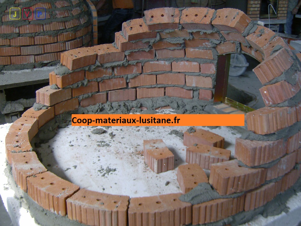 création du dôme montage en brique réfractaire