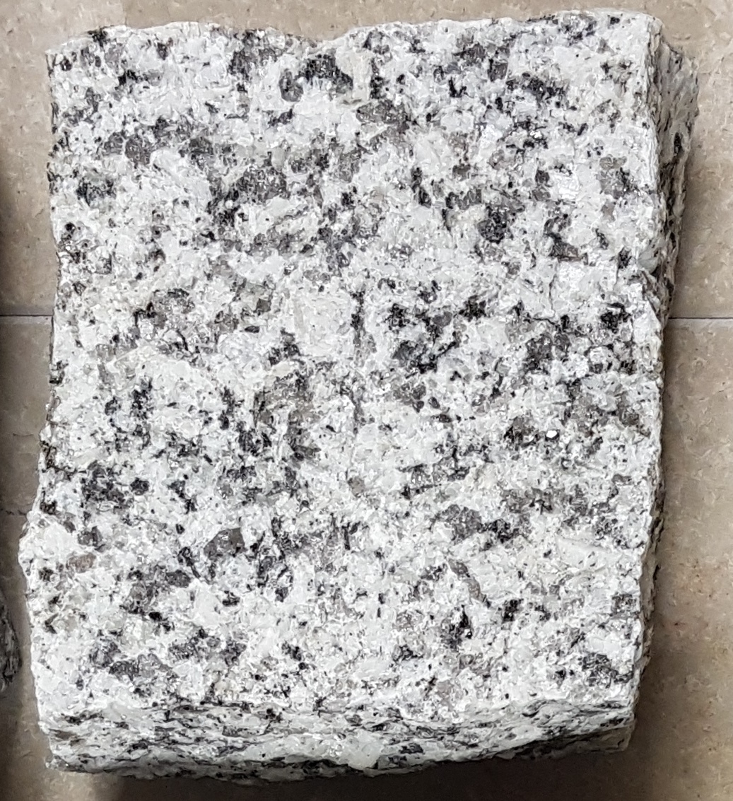 pavé granit gris clair eclaté